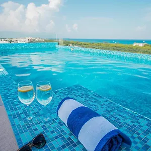 With Ocean View Pool In Av 10 & 60 Street , Playa del Carmen México